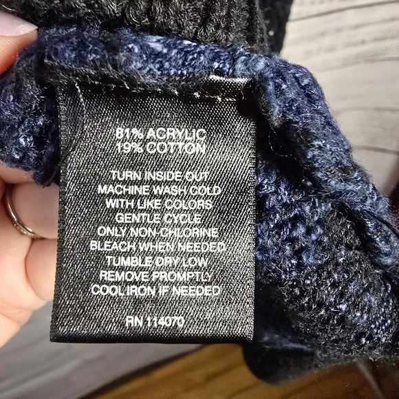 Signature Studio Casual Loose Knit Sweater Navy And Black Womens Size Small - Picture 4 of 5